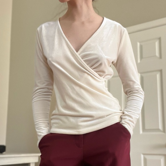 🪞J.CREW V-neck Velvet Long Sleeve Blouse🪞 - Picture 2 of 7